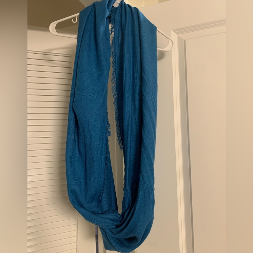 NWOT Teal Infinity scarf